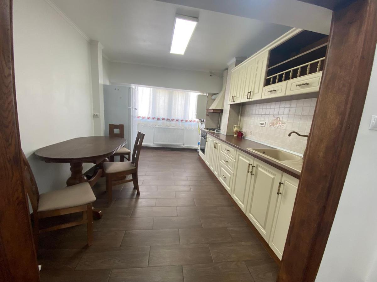 Violetta Apartament ブザウ エクステリア 写真